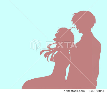 男人和女人並肩大笑的剪影 136828051