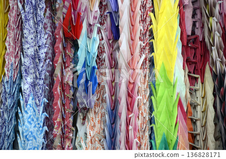 A thousand paper cranes A thousand paper cranes 136828171