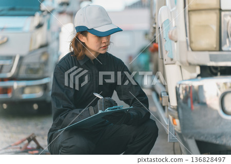 Female car mechanic Female car mechanic 136828497