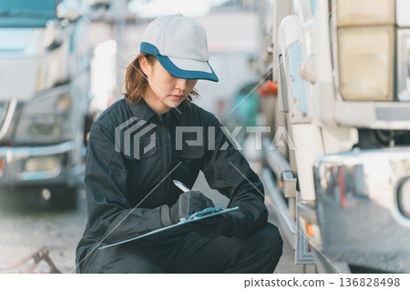 Female truck mechanic 136828498