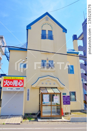 Otaru City Designated Historic Building No. 46: Former Hanazono Town Hall 136828576