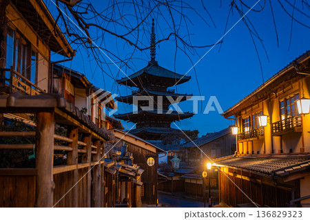 京都東山清水寺八坂塔風景 京都東山清水寺八坂塔風景 136829323