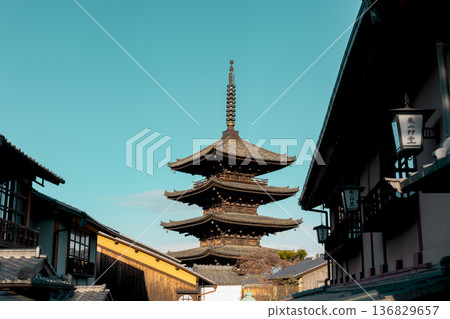 京都東山清水寺八坂塔風景 京都東山清水寺八坂塔風景 136829657