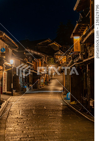 Scenery of Ninenzaka slope at Kiyomizu-dera Temple in Higashiyama, Kyoto 136829796