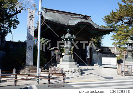 Aichi Prefecture Toyokawa Inari Shrine Main Gate Aichi Prefecture Toyokawa Inari Shrine Main Gate 136829858