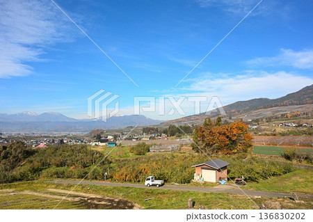 Morning mist spreading across the mountains and plains (Nagano Prefecture) Morning mist spreading across the mountains and plains (Nagano Prefecture) 136830202