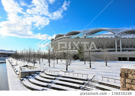 Snow-covered Big Swan Stadium (Niigata City, Niigata Prefecture) Snow-covered Big Swan Stadium (Niigata City, Niigata Prefecture) 136830286