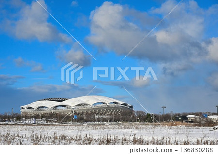 Snow-covered Big Swan Stadium (Niigata City, Niigata Prefecture) Snow-covered Big Swan Stadium (Niigata City, Niigata Prefecture) 136830288