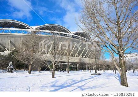 Snow-covered Big Swan Stadium (Niigata City, Niigata Prefecture) Snow-covered Big Swan Stadium (Niigata City, Niigata Prefecture) 136830291