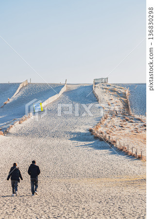 Scenery of Nakatajima Sand Dunes in Hamamatsu City (Shizuoka Prefecture) 136830298