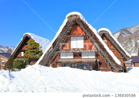 【岐阜縣】晴天白河鄉(三座合掌造小屋) 【岐阜縣】晴天白河鄉(三座合掌造小屋) 136830586