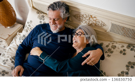 Senior couple sharing a happy morning in bed 136830750