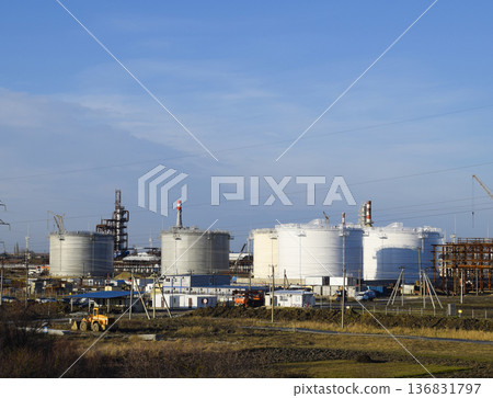 Tank the vertical steel. Capacities for storage of oil, gasoline, kerosene, the diesel and other liquids. 136831797