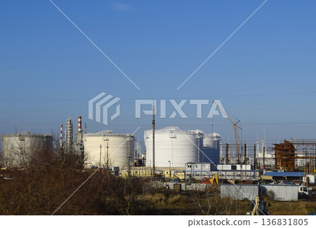 Refinery. Reservoirs for storage of refinery products. Rectification columns. 136831805