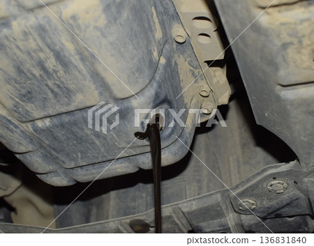 Drain the old oil from the engine through the drain plug 136831840