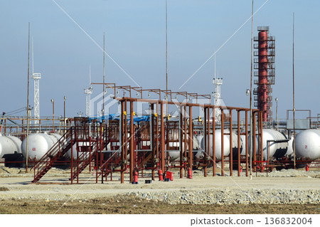 Overpass loading of oil products and fuel storage vessels Overpass loading of oil products and fuel storage vessels 136832004