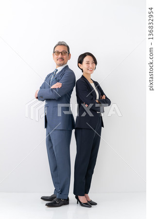 Business men and women 136832954