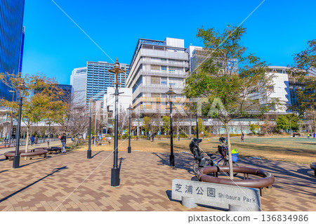東京都港區芝浦的芝浦公園和芝濱小學 東京都港區芝浦的芝浦公園和芝濱小學 136834986