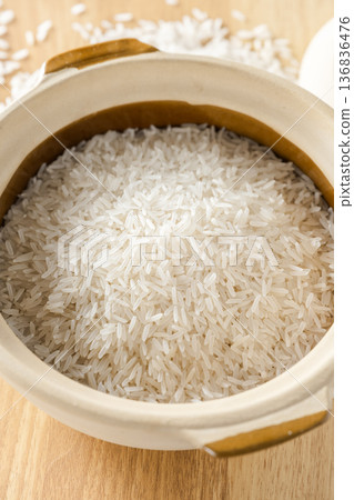 Long-grain rice Long-grain rice 136836476