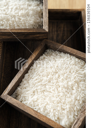Long-grain rice Long-grain rice 136836504