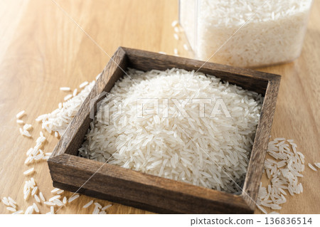 Long-grain rice 136836514