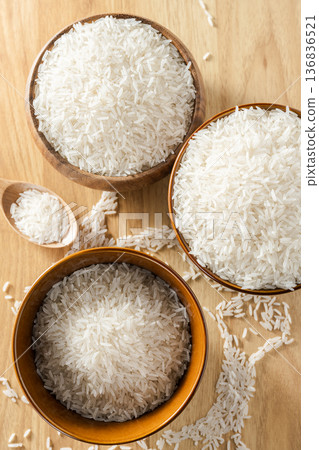 Long-grain rice 136836521