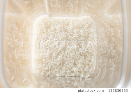 Long-grain rice 136836563