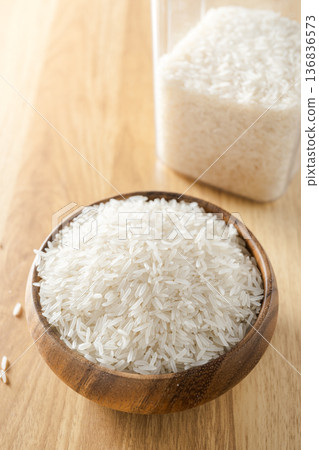 Long-grain rice Long-grain rice 136836573