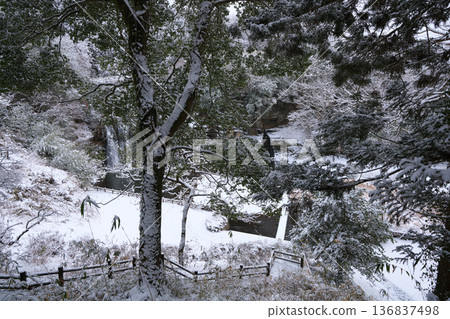 那須烏山市龍門瀑布,二月下雪 那須烏山市龍門瀑布,二月下雪 136837498