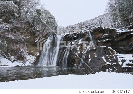 那須烏山市龍門瀑布,二月下雪 那須烏山市龍門瀑布,二月下雪 136837517