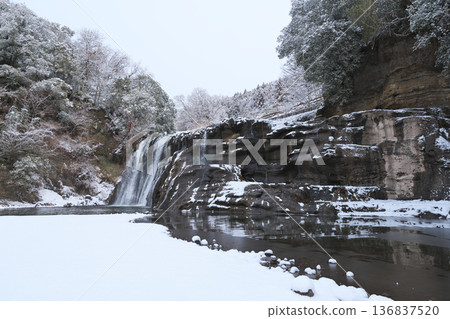 那須烏山市龍門瀑布,二月下雪 那須烏山市龍門瀑布,二月下雪 136837520