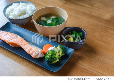 Japanese breakfast set (grilled salmon, rice, miso soup, natto) with wood grain background and copy space Japanese breakfast set (grilled salmon, rice, miso soup, natto) with wood grain background and copy space 136837832