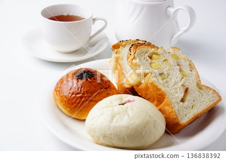 Anpan (sweet potato bread) Anpan (sweet potato bread) 136838392