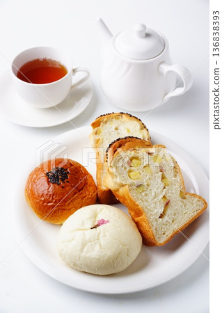 Anpan (sweet potato bread) Anpan (sweet potato bread) 136838393