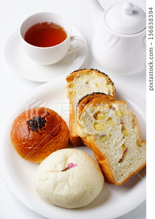 Anpan (sweet potato bread) Anpan (sweet potato bread) 136838394