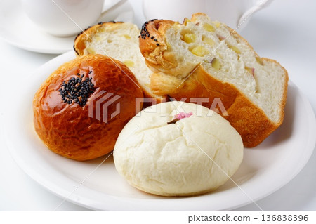 Anpan (sweet potato bread) Anpan (sweet potato bread) 136838396