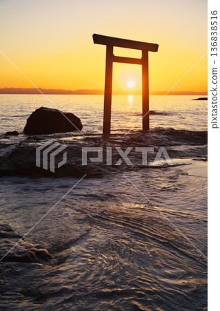 Autumn on the Chita Peninsula: View of the sunset over the torii gate at Tsubutegaura 136838516