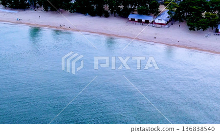 [Japan's Marine Park] Drone aerial photography of the blue sea and white sand beach 136838540