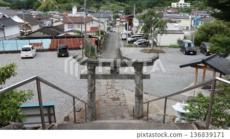 小一陵神社是一條愛的道路 小一陵神社是一條愛的道路 136839171