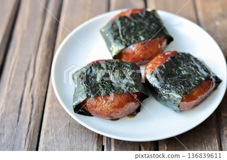 紫菜包甜辣馬鈴薯餃子 紫菜包甜辣馬鈴薯餃子 136839611