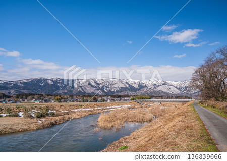 Scenery of the Chiuchi River in early spring, Makino Town, Takashima City, Shiga Prefecture 136839666