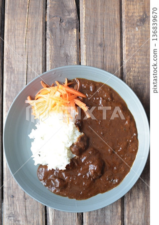 歐式牛肉咖哩配胡蘿蔔沙拉 歐式牛肉咖哩配胡蘿蔔沙拉 136839670
