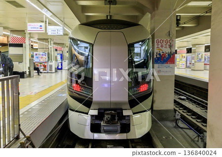 東武500系特快列車Liberty號停靠在淺草站 東武500系特快列車Liberty號停靠在淺草站 136840024