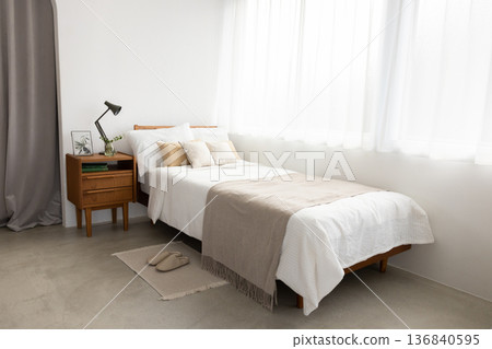 Bedroom Bed (no people) Bedroom Bed (no people) 136840595