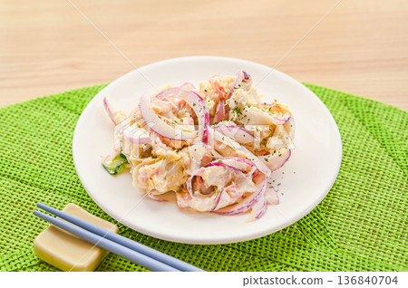 芋頭馬鈴薯沙拉 136840704