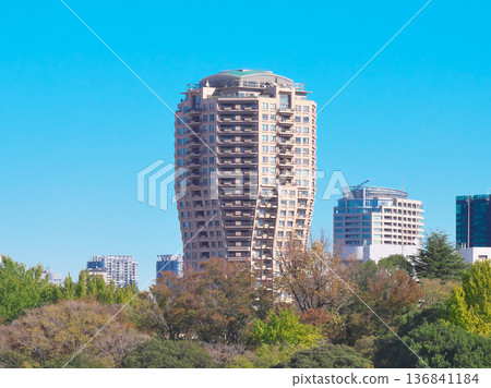 位於綠樹成蔭的元麻布地區的豪華公寓大樓 城市景觀（2023年11月） 136841184