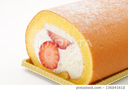 Strawberry roll cake 136841618