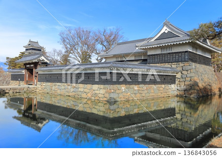 [Nagano Prefecture] The symmetrical Matsumoto Castle and its Koraimon Gate 136843056