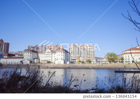 Sightseeing dam 136843154