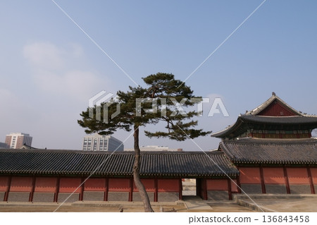 Traditional Korean Architecture in Seoul Traditional Korean Architecture in Seoul 136843458